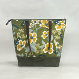 Dogwood Green / Waxed Canvas Zipper Closure Tote Bag with Leather Straps