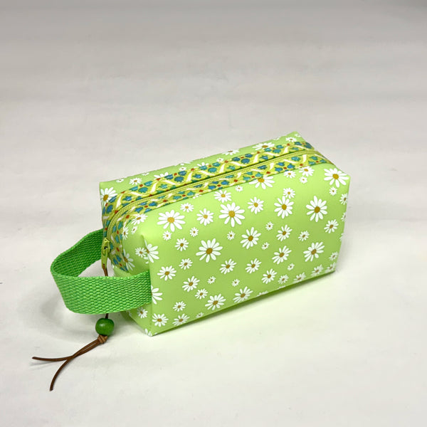 Mint Daisy Jelly Vinyl Boxy Small Zipper Pouch Gadget Case Cosmetics Bag