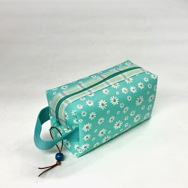 Turquoise Daisy Jelly Vinyl Boxy Small Zipper Pouch Gadget Case Cosmetics Bag