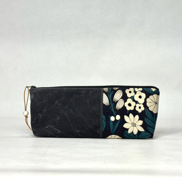 Gather Flowers Black Short Wide Small Zipper Pouch Gadget Case Cosmetics Bag