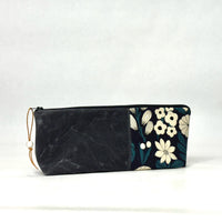 Gather Flowers Black Short Wide Small Zipper Pouch Gadget Case Cosmetics Bag