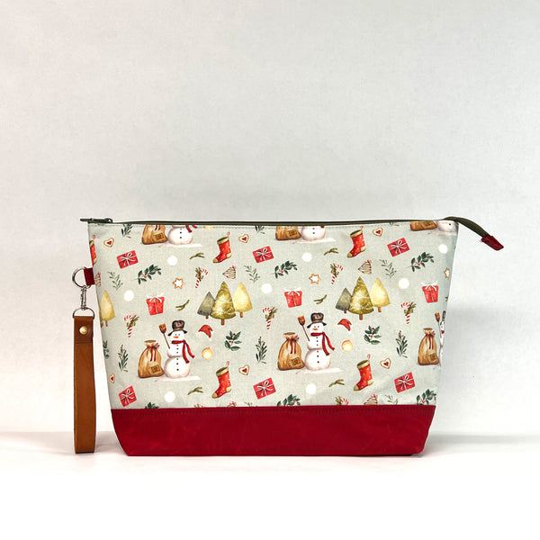 Vintage Christmas XL Zipper Knitting Project Craft Wedge Bag with Detachable Leather Wrist Strap