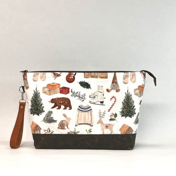 Nordic Christmas XL Zipper Knitting Project Craft Wedge Bag with Detachable Leather Wrist Strapor